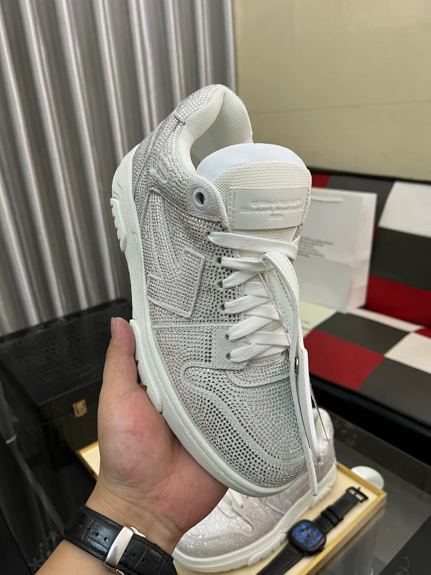 Men's shoes 💰700⌚️⌚️ OFF-White C/O VirGil Abloh fashionable and versatile casual shoes. Exclusive first release of the new model. Made of environmentally friendly cowhide leather and mesh upper material. The insole is embedded with foam cushioning EVA material. The correct midsole is equipped with EVA lightweight cushioning. External tooth nail rubber outsole. The correct accessories are customized simultaneously. Women's model: 35-40 Men's model: 39-45